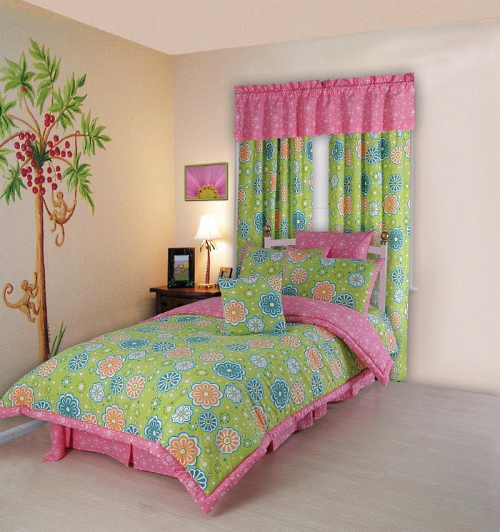 Drapes in Nursery