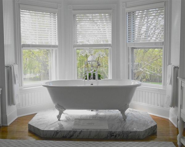 Bathtubs Photos