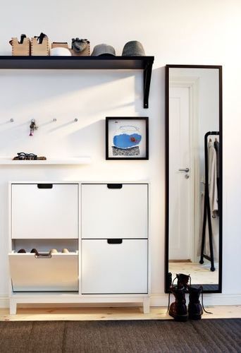 Narrow Corridor