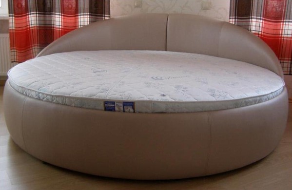 Round Bed