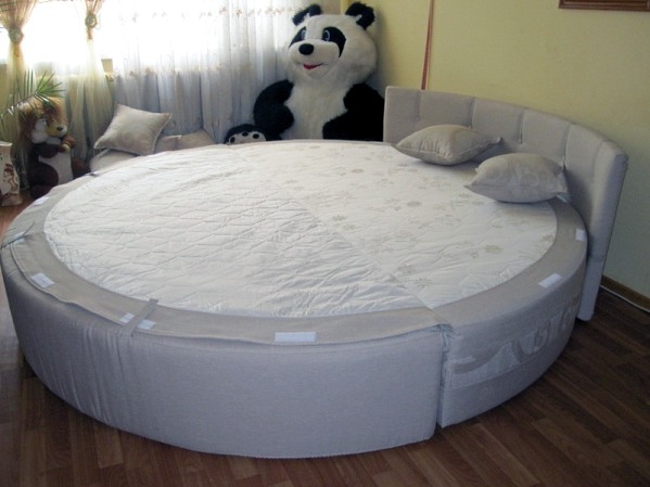 Round Bed