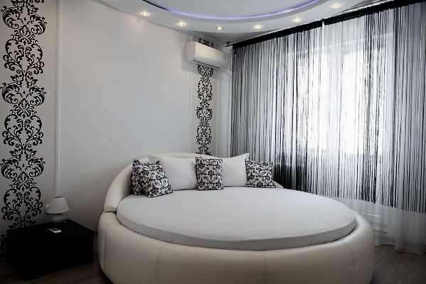 Round Bed