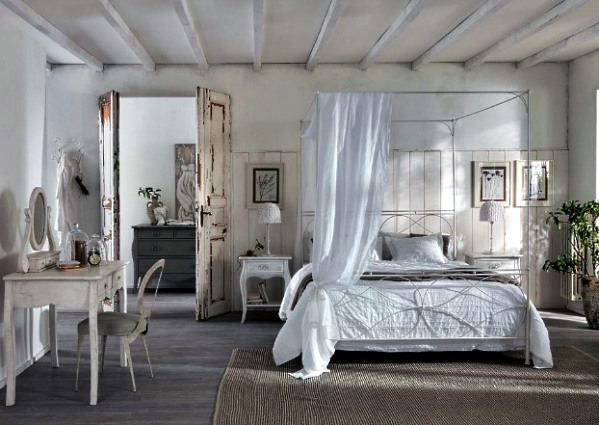 Posted Bed