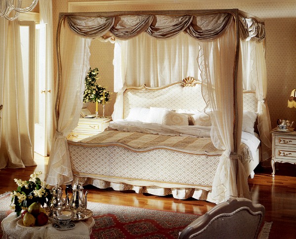 Posted Bed
