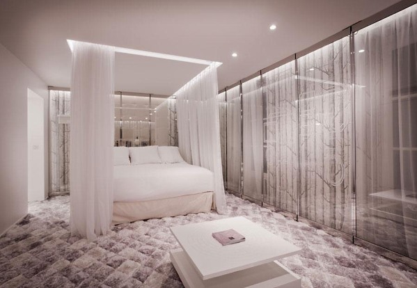 Posted Bed