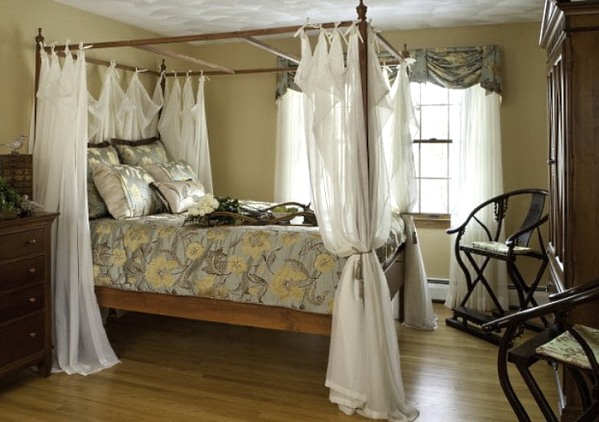 Posted Bed