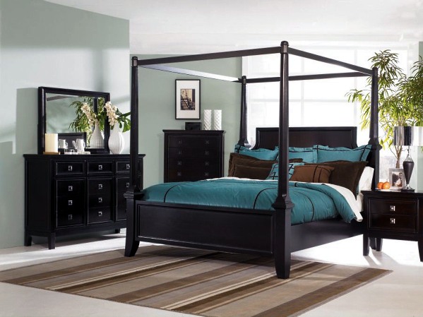 Posted Bed